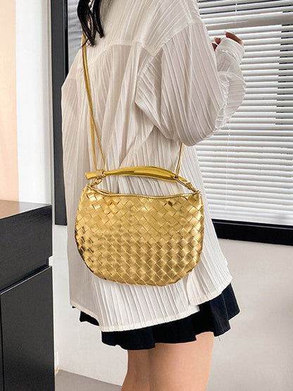 Well Tailored Bag with a Graceful Silhouette