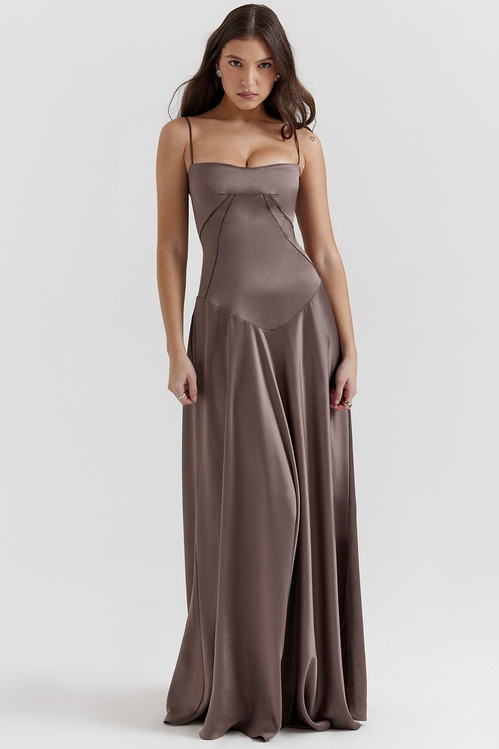 Beautifully Finished Dress in a Timeless Design