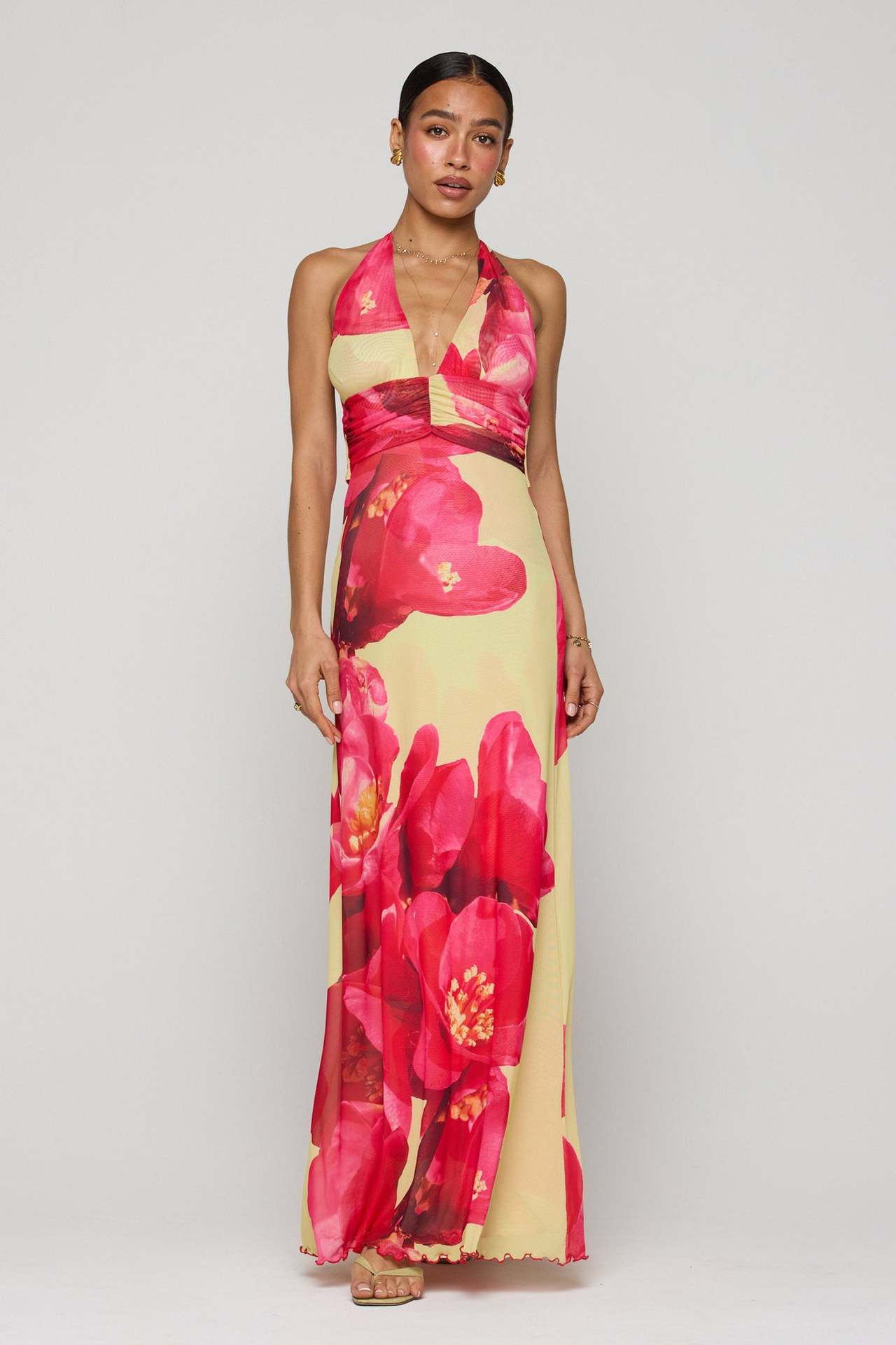 Well Tailored Dress with a Graceful Silhouette