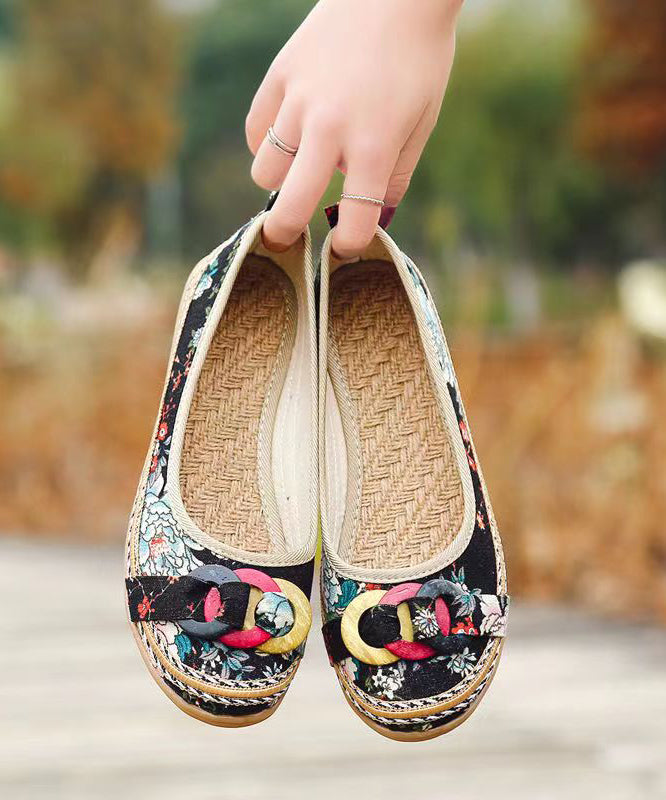 Effortlessly Elegant Heels with a Timeless Design