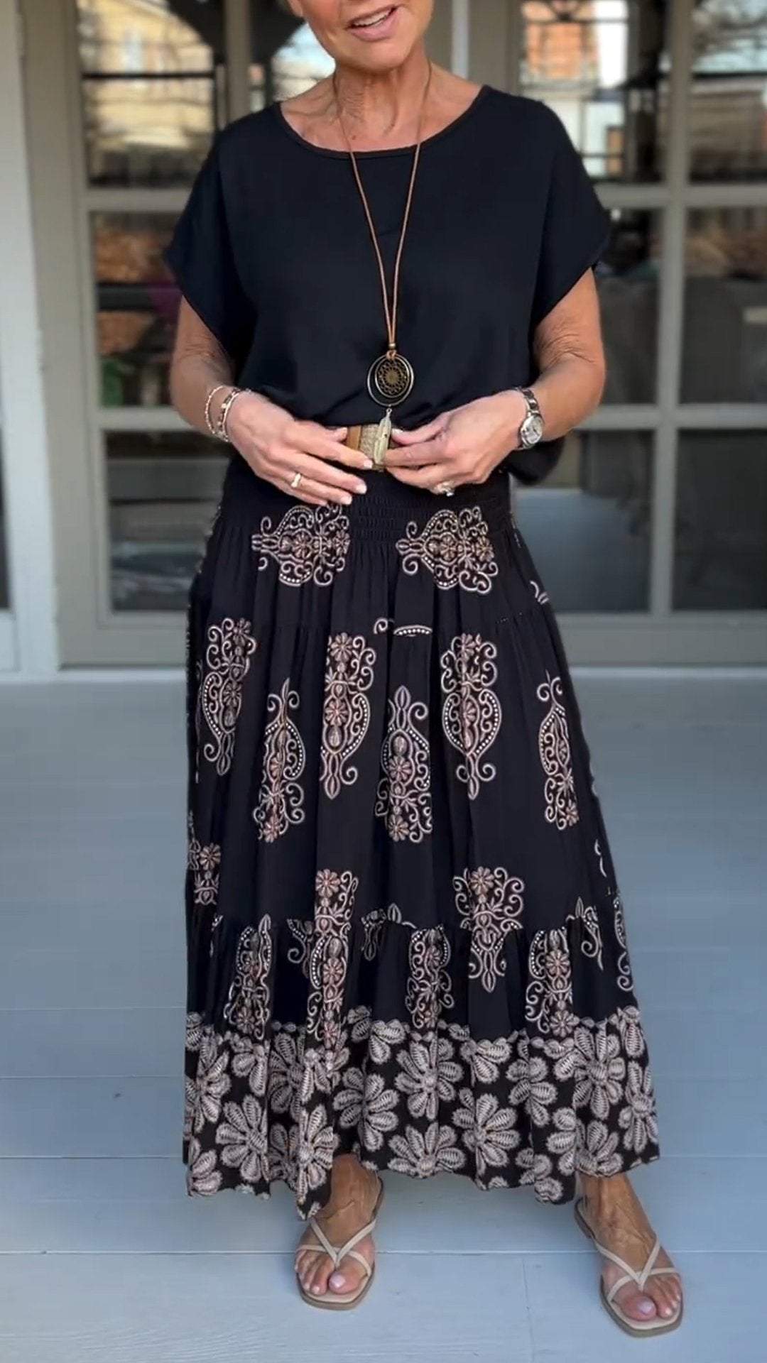 Well Tailored Top with a Graceful Silhouette