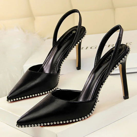 Effortlessly Elegant Heels with a Timeless Design
