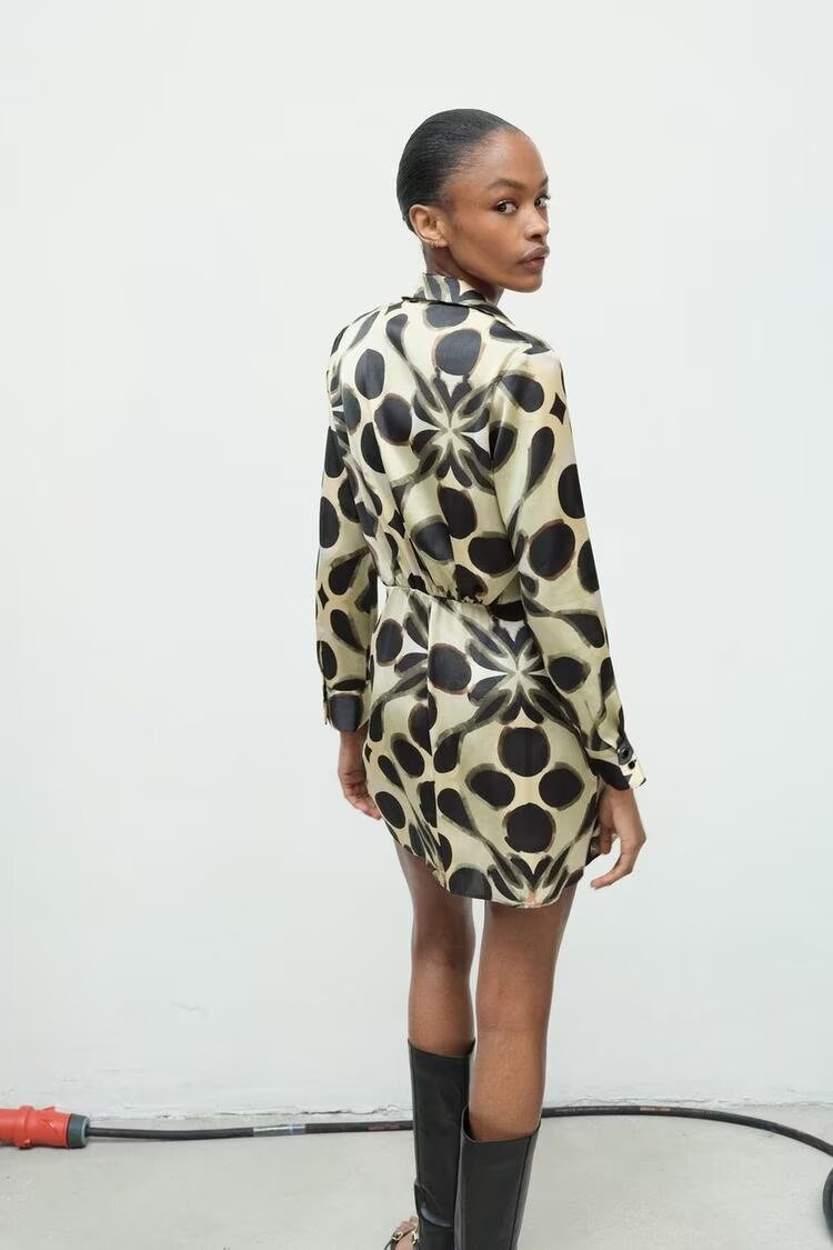 Beautifully Finished Dress in a Timeless Design