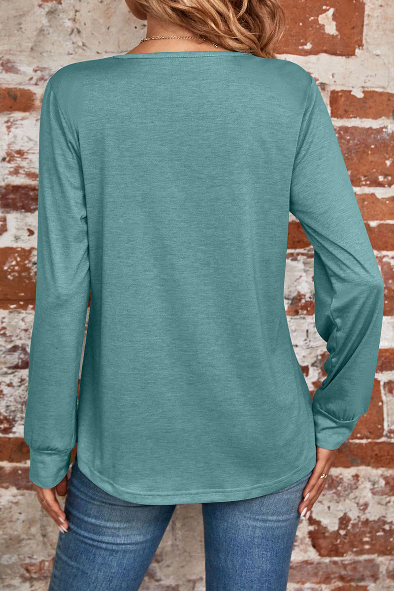 Effortlessly Elegant Top with a Timeless Design