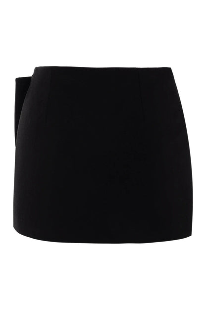 Gracefully Styled Garment for Any Occasion