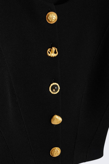 Effortlessly Elegant Top with a Timeless Design