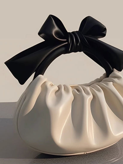 Well Tailored Bag with a Graceful Silhouette