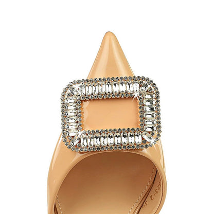 Well Tailored Sandals with a Graceful Silhouette