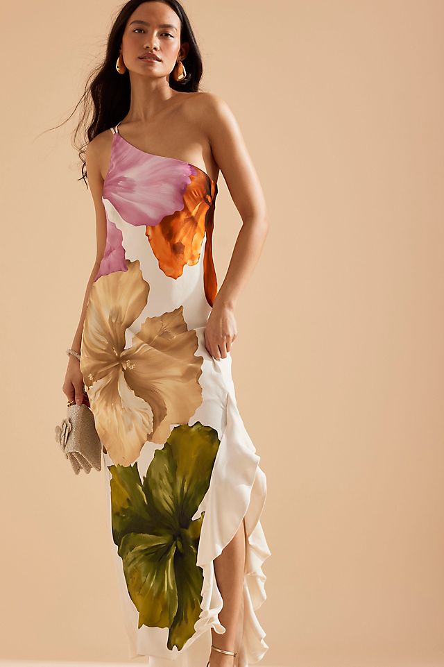 Well Tailored Dress with a Graceful Silhouette