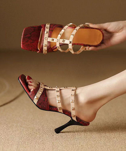 Effortlessly Elegant Sandals with a Timeless Design