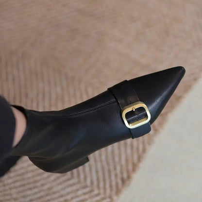 Effortlessly Elegant Boots with a Timeless Design