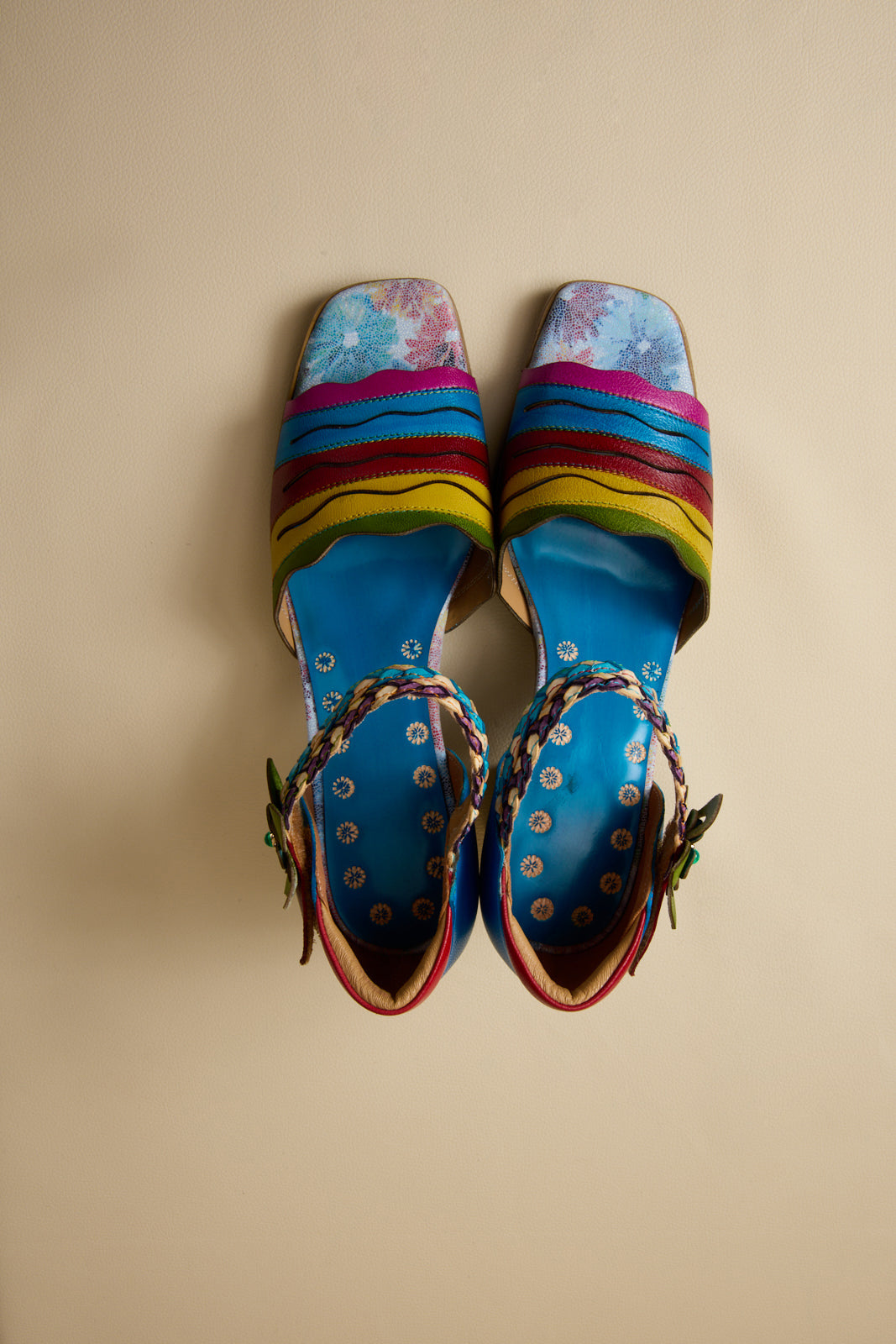 Effortlessly Elegant Heels with a Timeless Design
