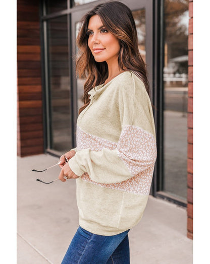 Effortlessly Elegant Sweater with a Timeless Design
