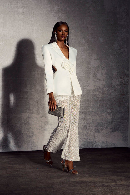 Effortlessly Elegant Pants with a Timeless Design