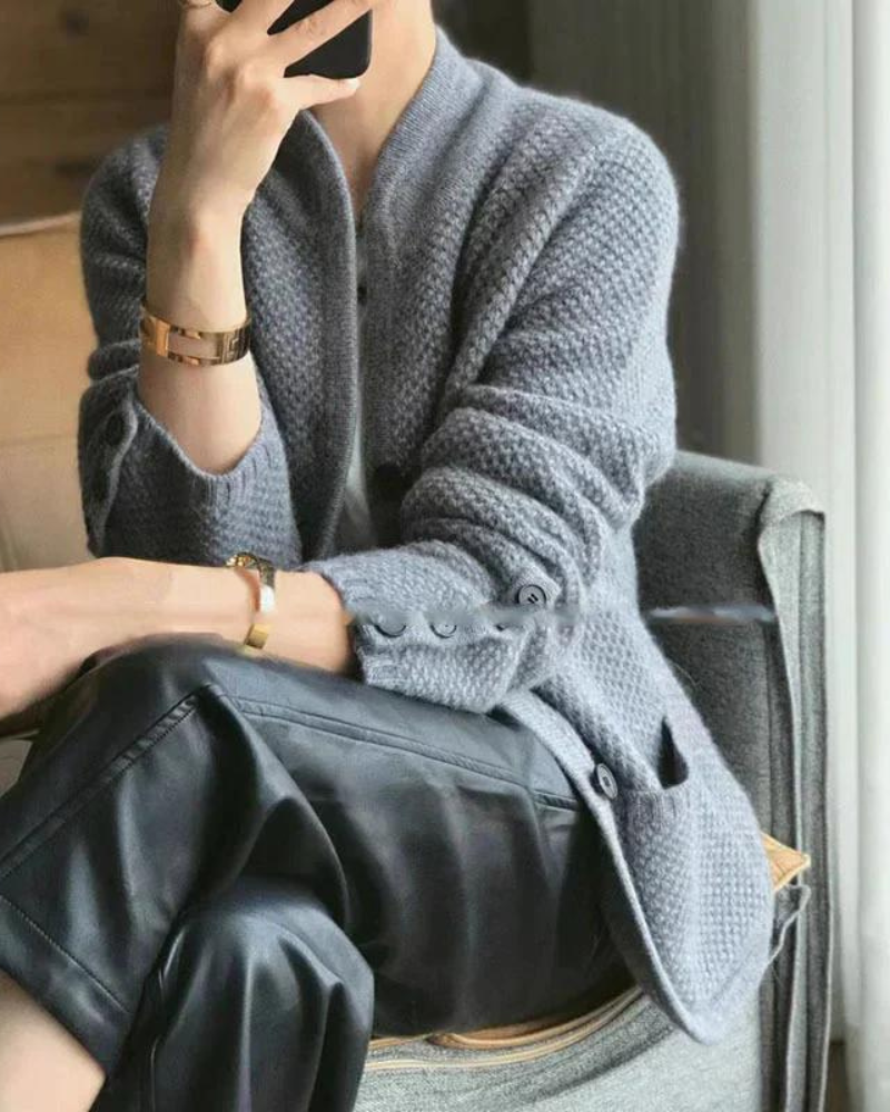 Elegantly Styled Cardigan for Everyday Wear