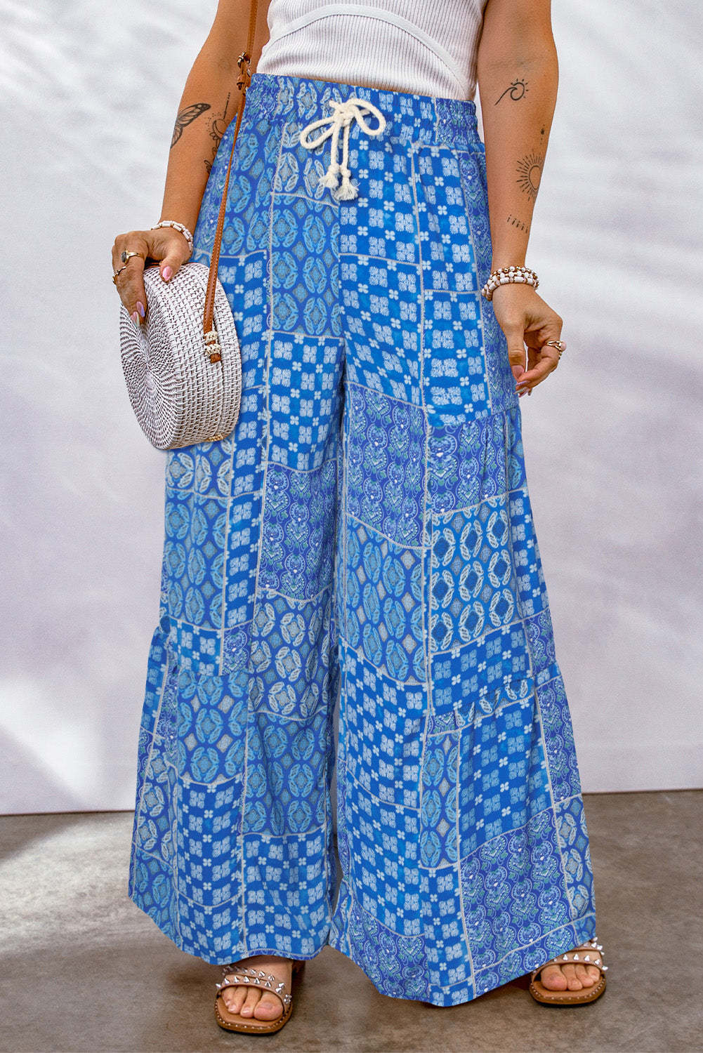 Effortlessly Elegant Garment with a Timeless Design