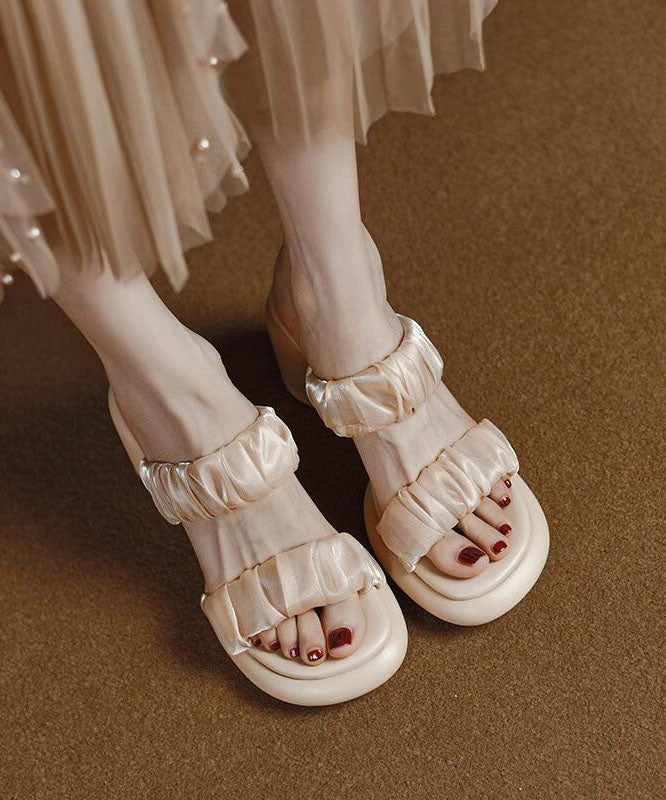 Effortlessly Elegant Sandals with a Timeless Design