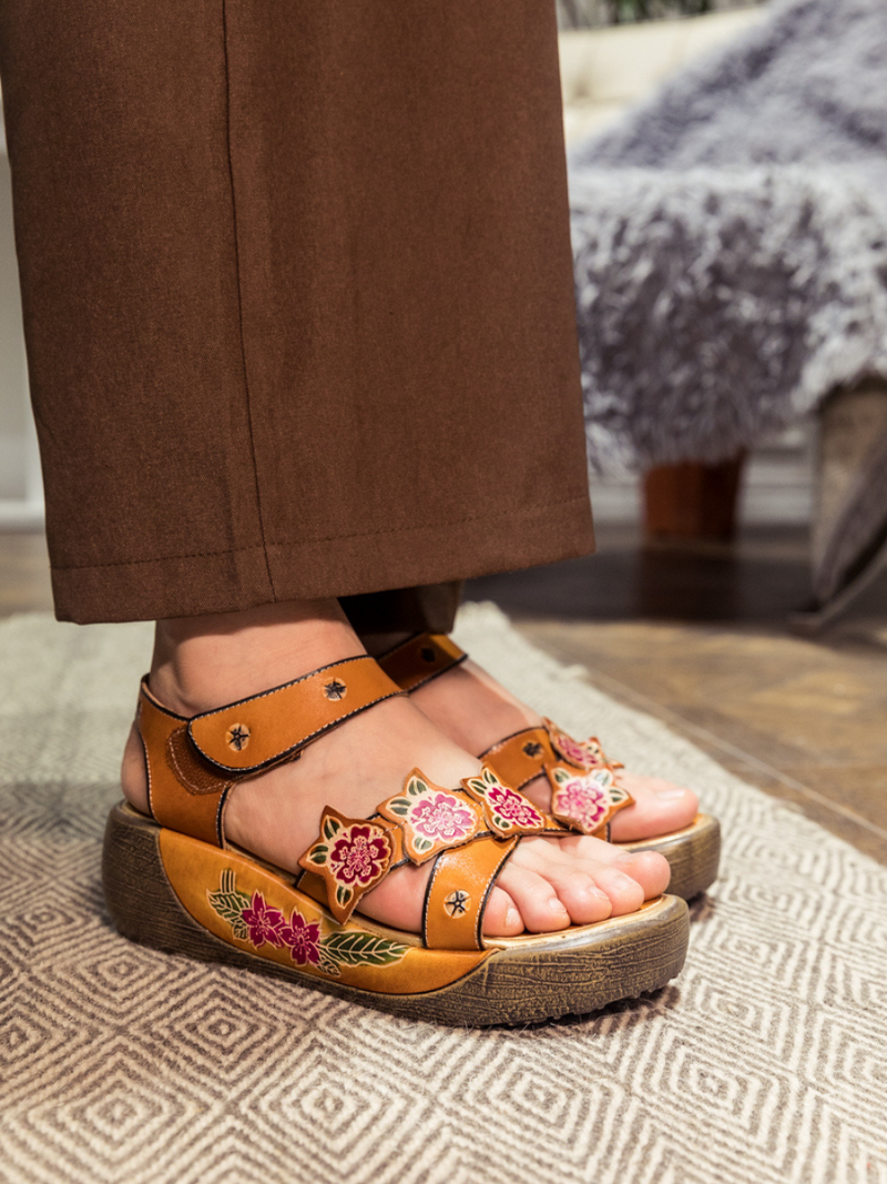 Polished Sandals with an Effortless Classic Look