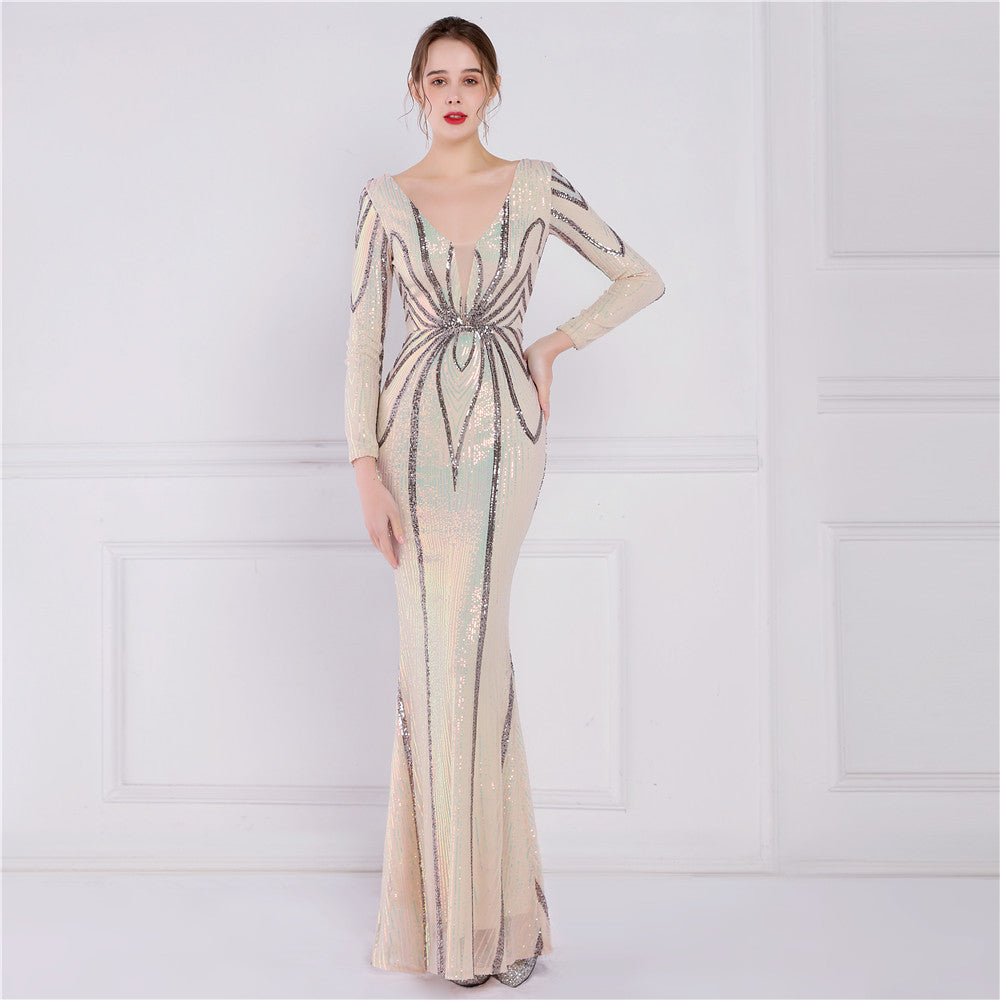 Beautifully Finished Dress in a Timeless Design