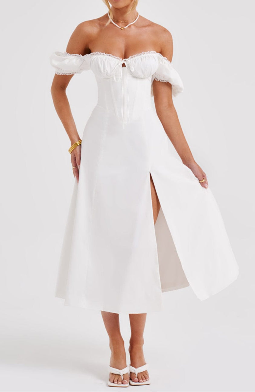 Well Tailored Dress with a Graceful Silhouette