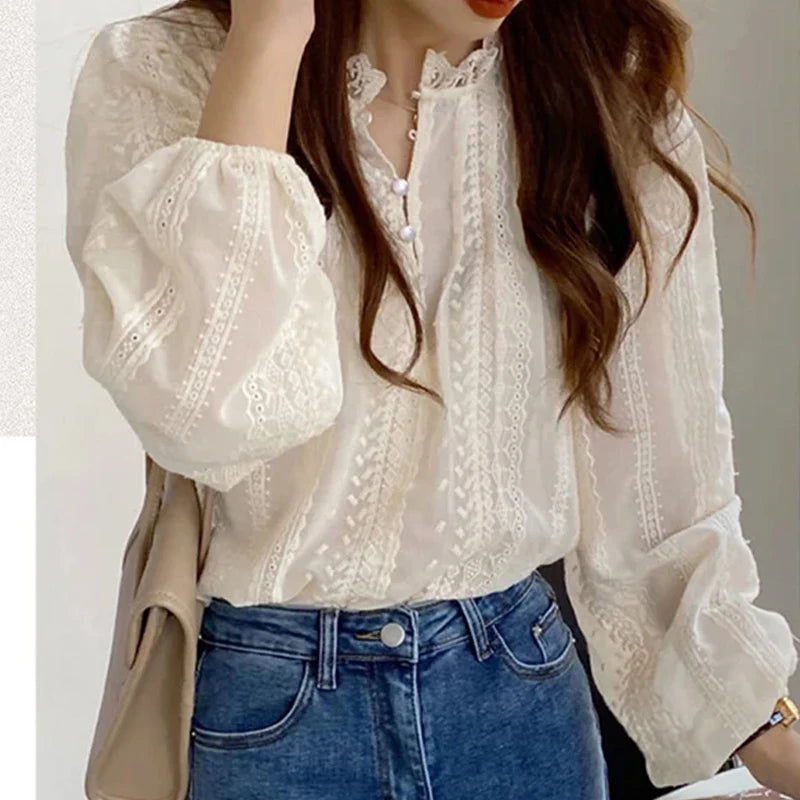 Well Tailored Blouse with a Graceful Silhouette