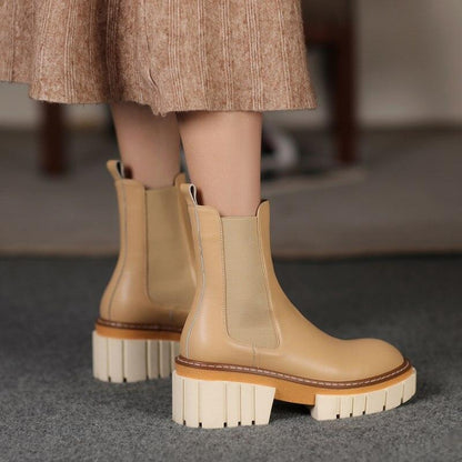 Effortlessly Elegant Boots with a Timeless Design