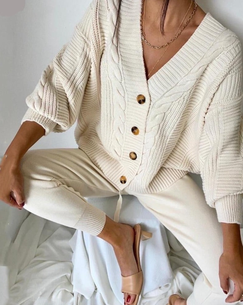 Well Tailored Cardigan with a Graceful Silhouette