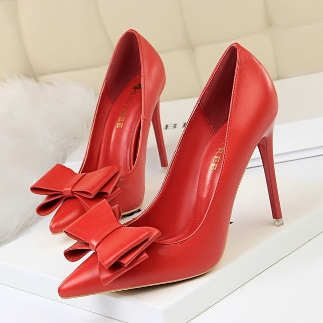 A Vintage Style Heels with Delicate Timeless Details
