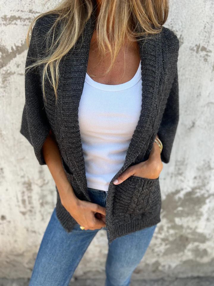 Effortlessly Elegant Cardigan with a Timeless Design
