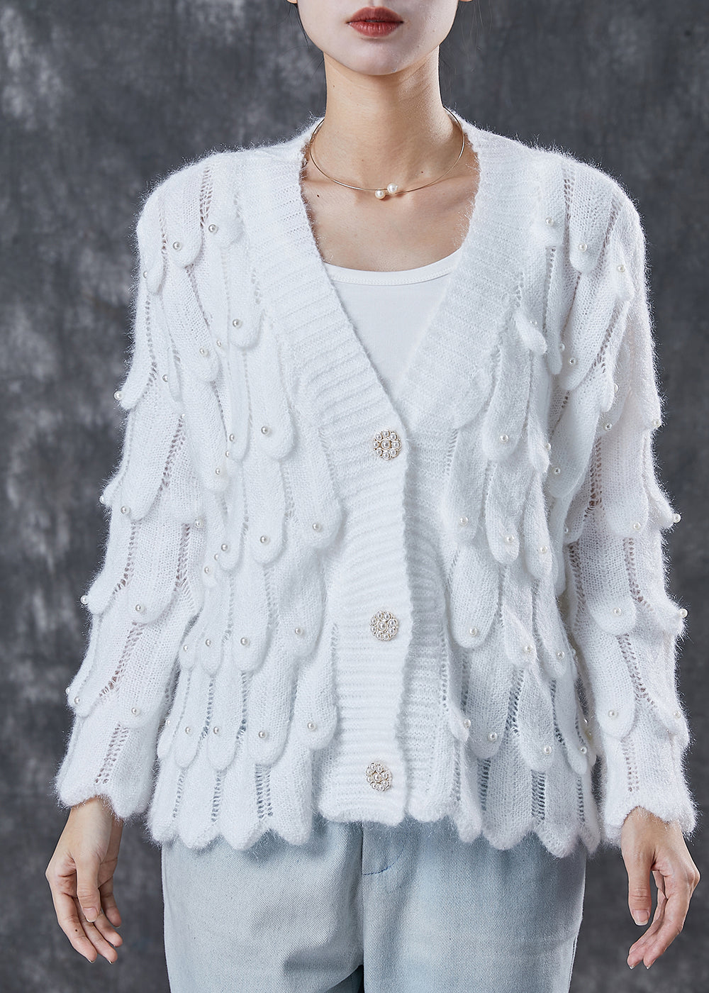 Well Tailored Cardigan with a Graceful Silhouette