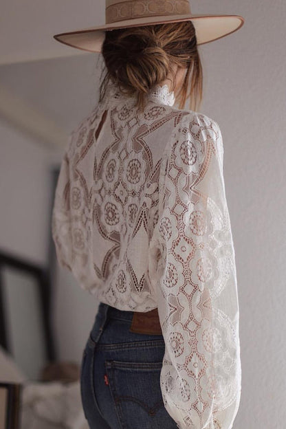 Well Tailored Top with a Graceful Silhouette