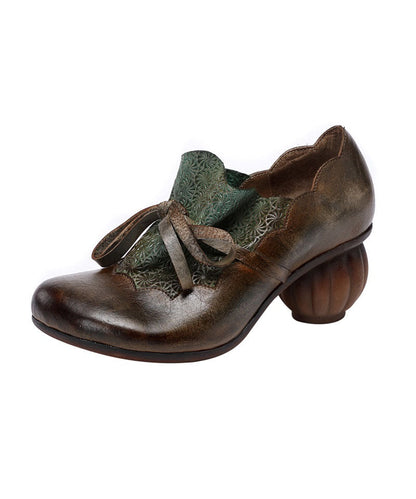 Effortlessly Elegant Heels with a Timeless Design