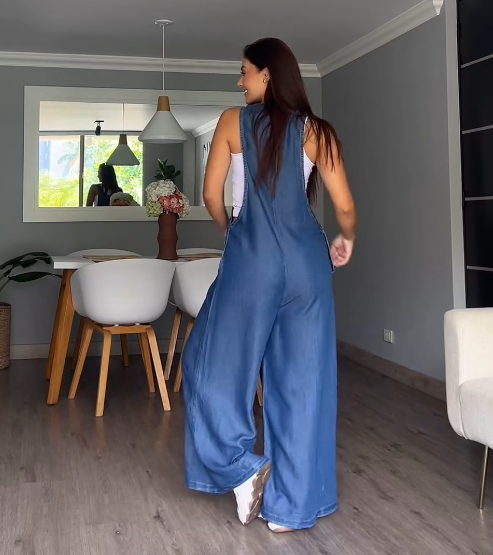 Gracefully Styled Garment for Any Occasion