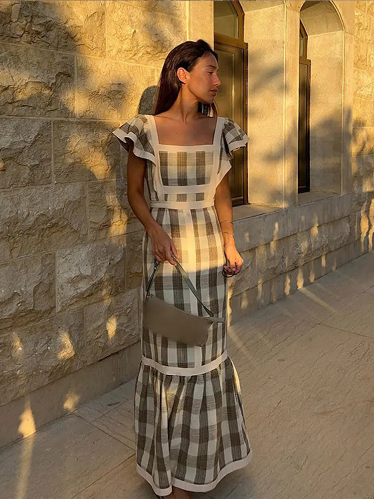 Well Tailored Dress with a Graceful Silhouette