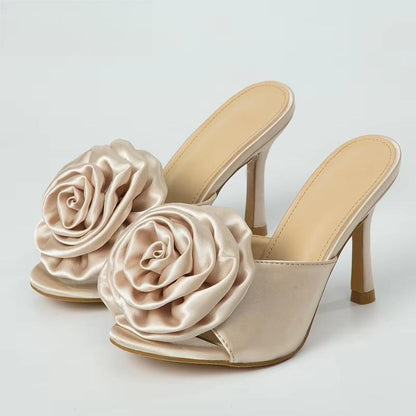Effortlessly Elegant Garment with a Timeless Design