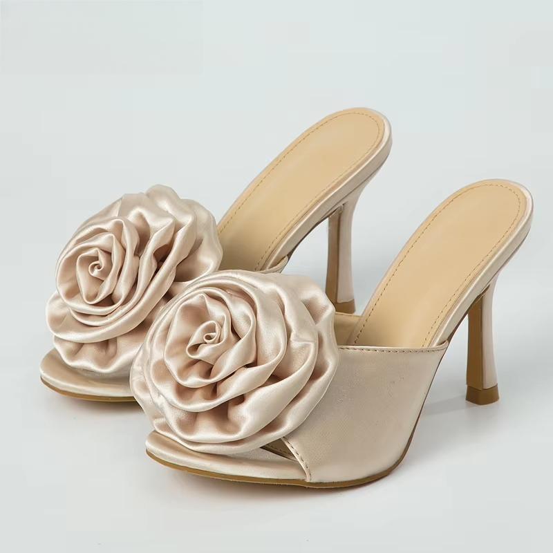 Sophisticated Garment with a Clean Classic Look