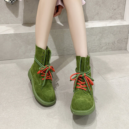 Effortlessly Elegant Boots with a Timeless Design