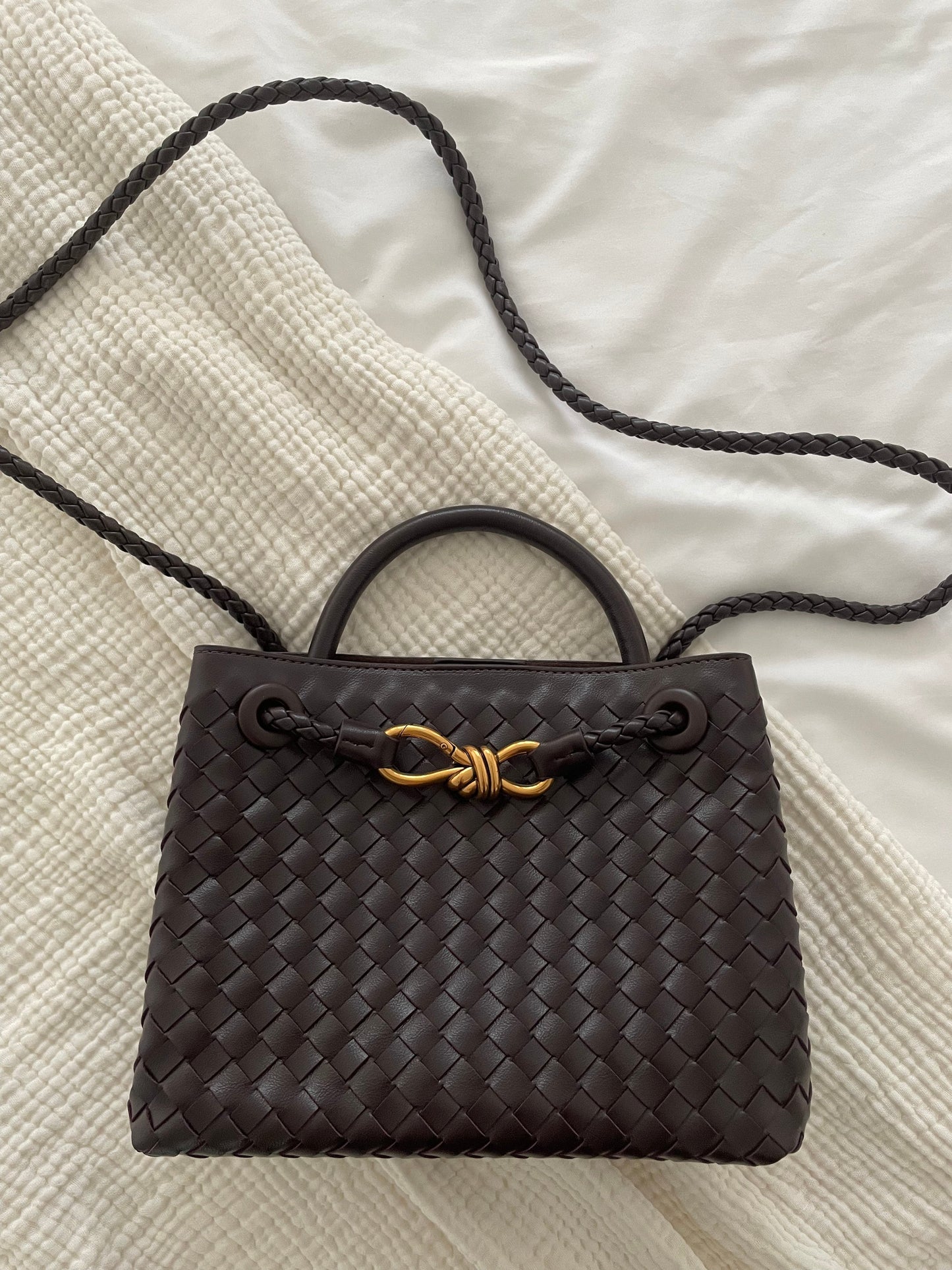Beautifully Finished Bag in a Timeless Design