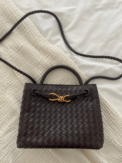 Beautifully Finished Bag in a Timeless Design
