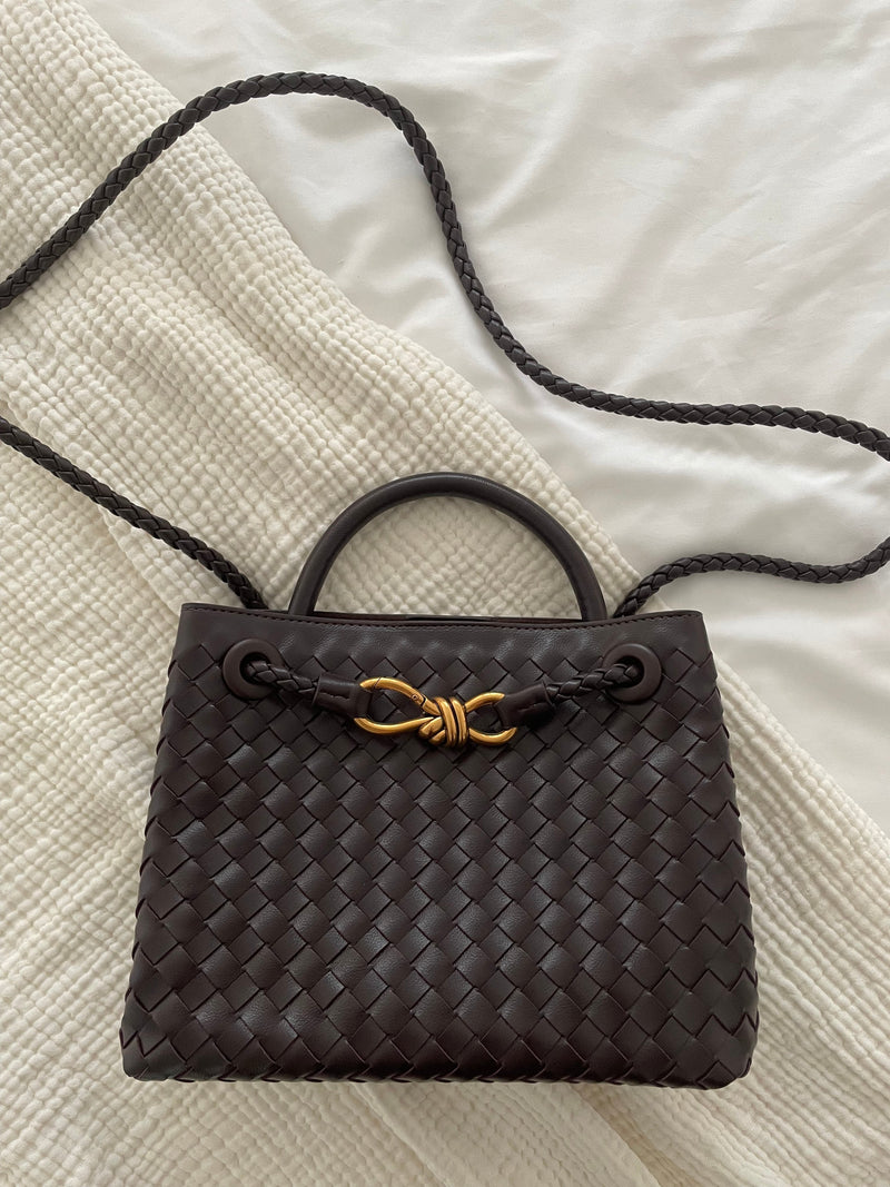 Beautifully Finished Bag in a Timeless Design
