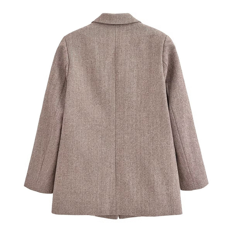 Well Tailored Garment with a Graceful Silhouette
