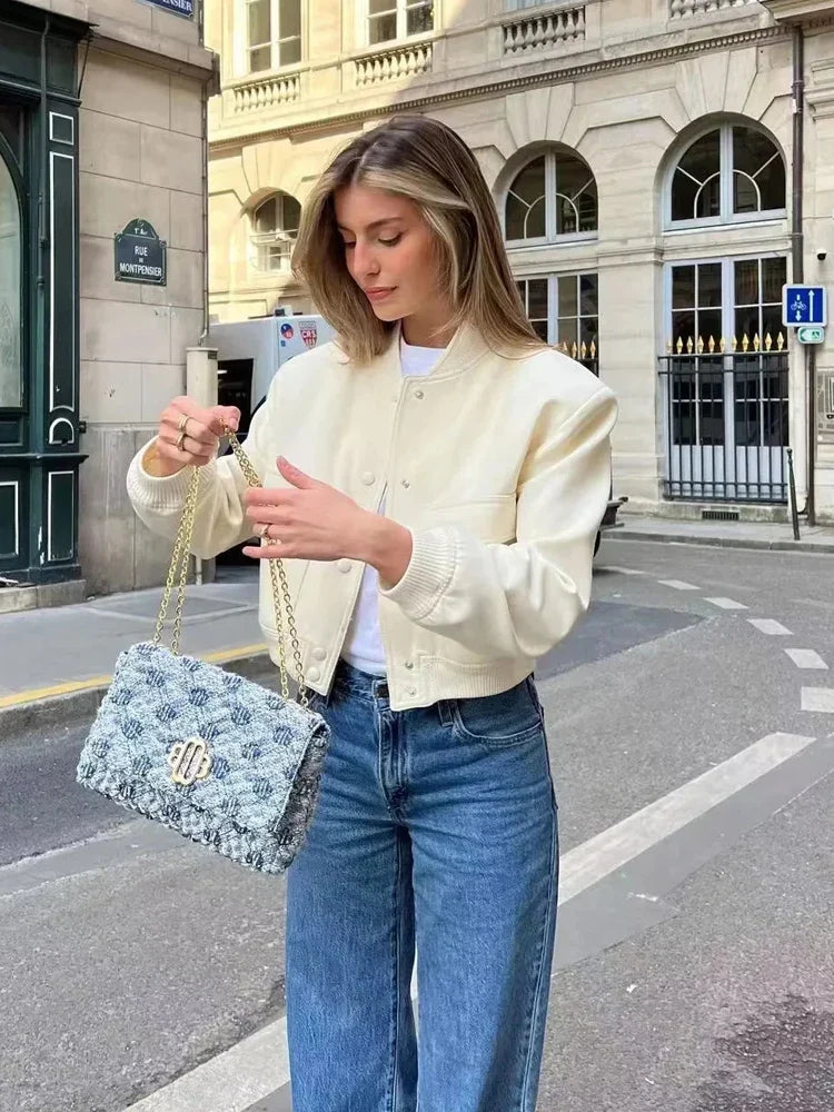 Effortlessly Elegant Jacket with a Timeless Design