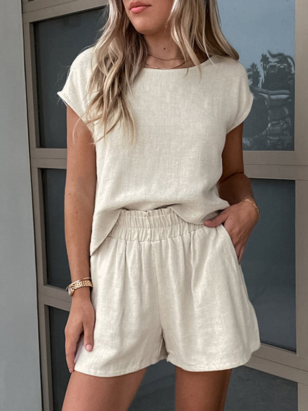Well Tailored Top with a Graceful Silhouette