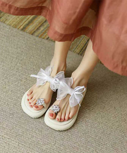 Effortlessly Elegant Sandals with a Timeless Design