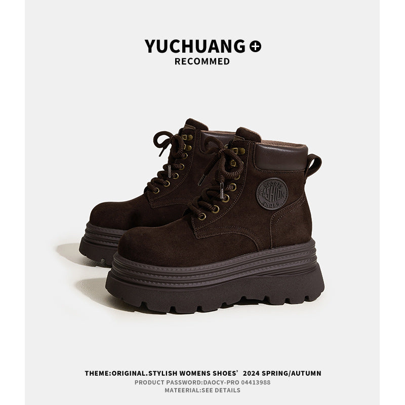 Effortlessly Elegant Boots with a Timeless Design