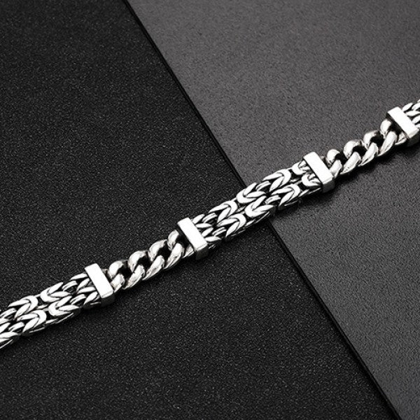 Effortlessly Elegant Garment with a Timeless Design