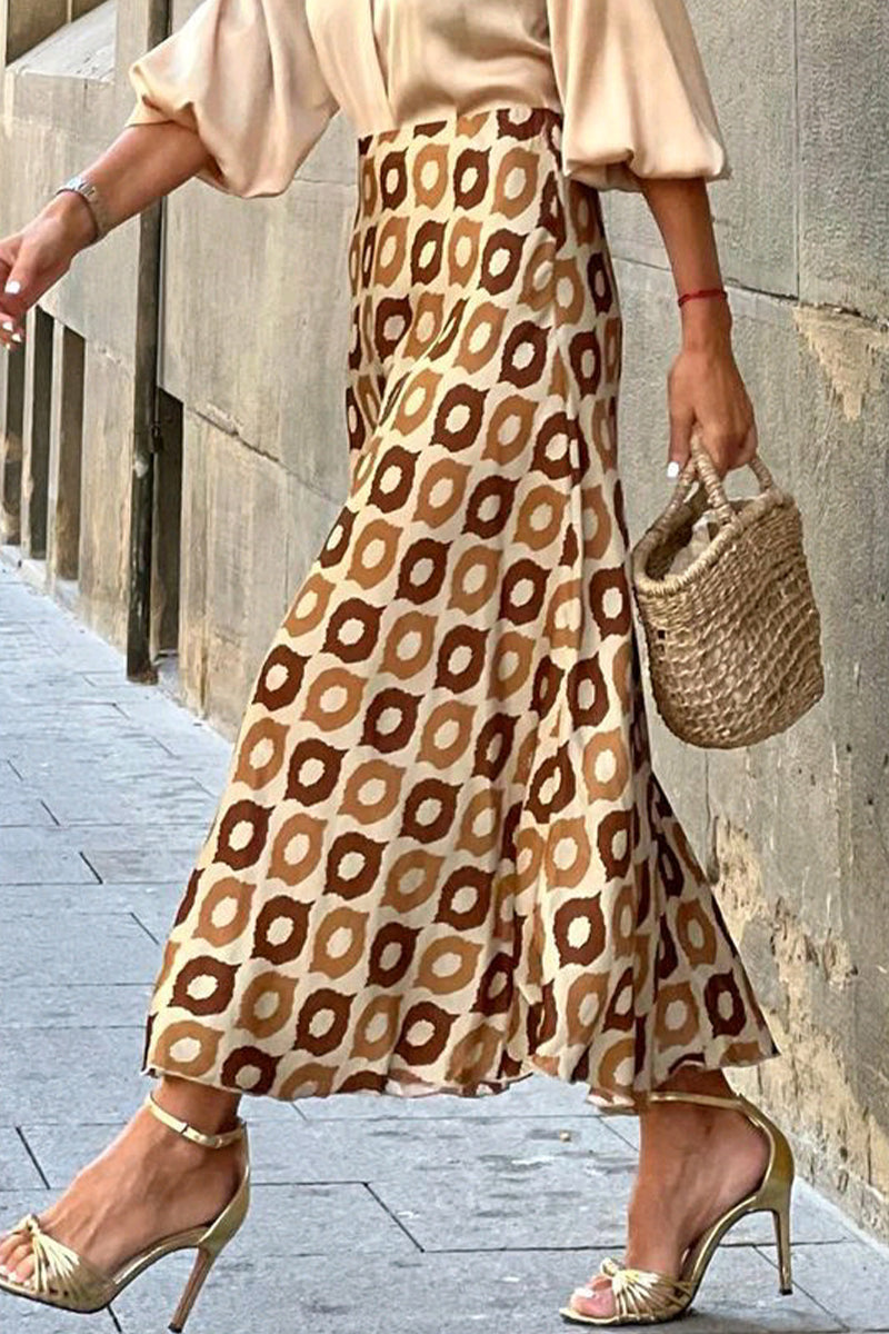 Effortlessly Elegant Garment with a Timeless Design