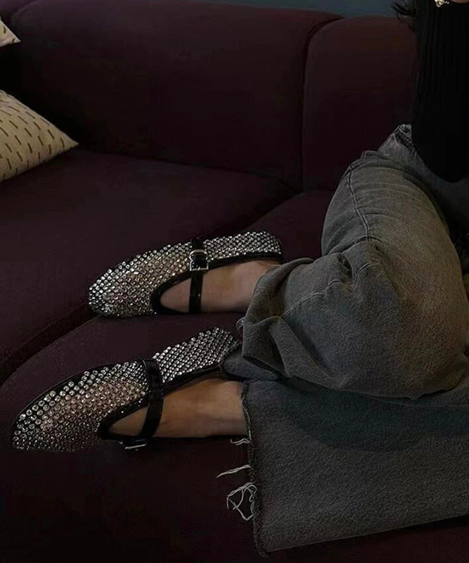 Well Tailored Shoes with a Graceful Silhouette
