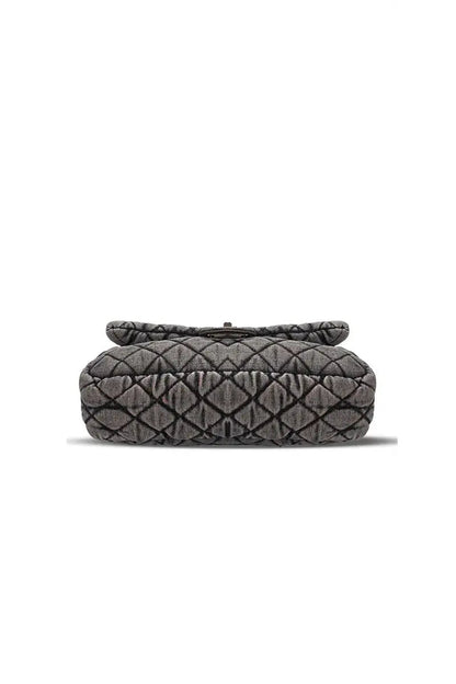 Well Tailored Bag with a Graceful Silhouette