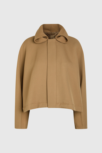 Well Tailored Jacket with a Graceful Silhouette
